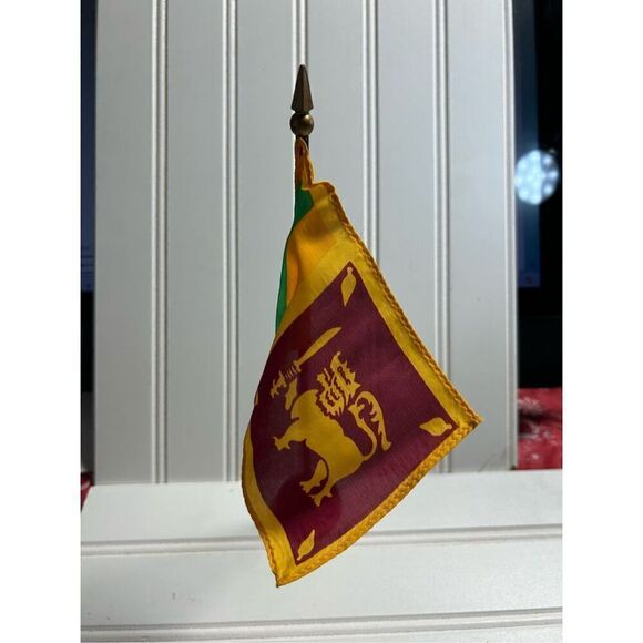 Sir Lanka Vintage Desk Table Flag with Wood Base - Picture 2 of 2